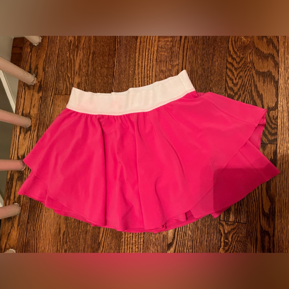 Lululemon size 6 pink court rival skirt, worn a few times
